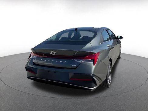 Used 2025 Hyundai Elantra Limited image 14