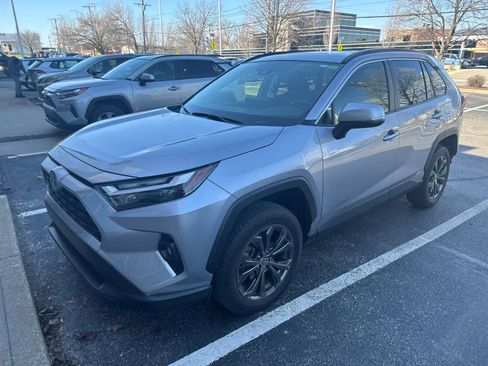 Used 2023 Toyota RAV4 XLE Premium image 1