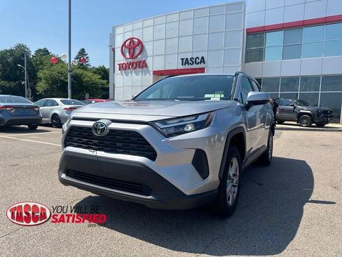 Used 2025 Toyota RAV4 XLE AWD/4WD image 1