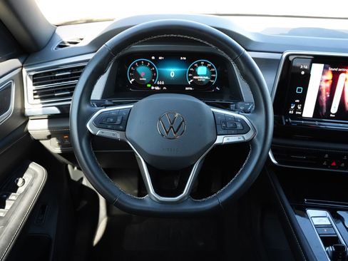 Used 2025 Volkswagen Atlas Cross Sport SE image 9