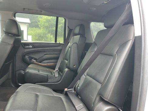Used 2020 Chevrolet Suburban Premier w/ Premier 6.2L Value Package AWD/4WD image 28