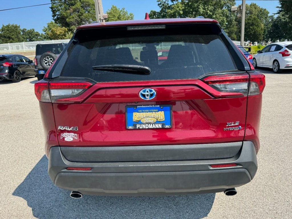 Used 2021 Toyota RAV4 XLE Premium AWD/4WD image 4