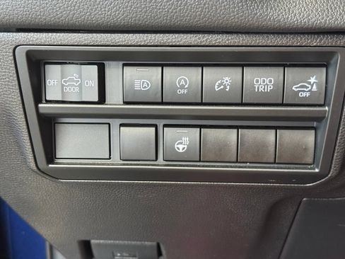 Used 2024 Toyota Tundra Limited AWD/4WD image 31