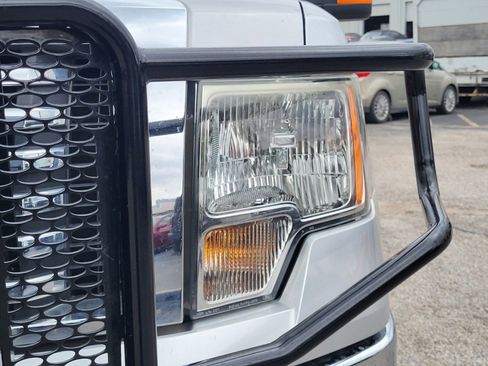 Used 2010 Ford F150 XLT image 11