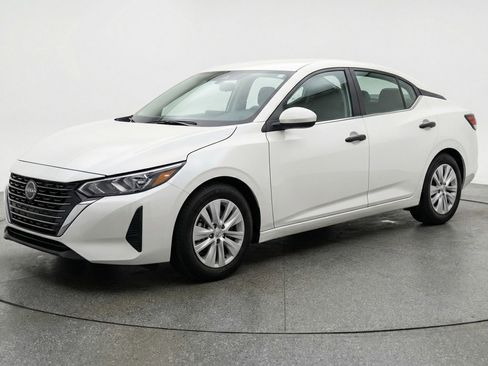 Used 2025 Nissan Sentra S image 3