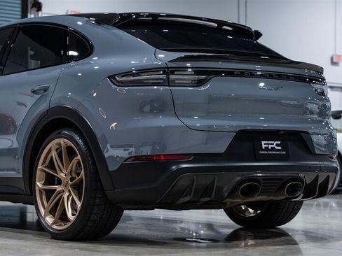 Used 2022 Porsche Cayenne Turbo GT AWD/4WD image 17