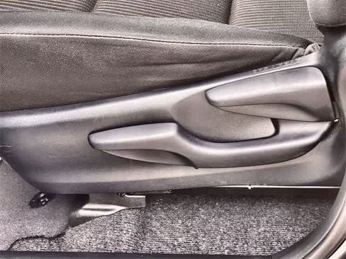 Used 2018 Toyota RAV4 LE image 30