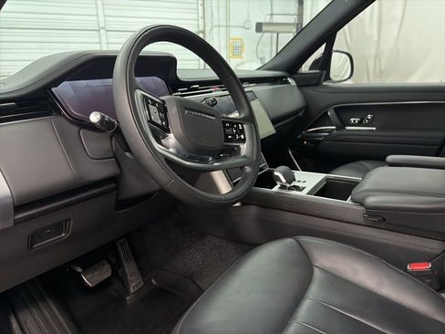 Used 2025 Land Rover Range Rover Long Wheelbase SE image 12
