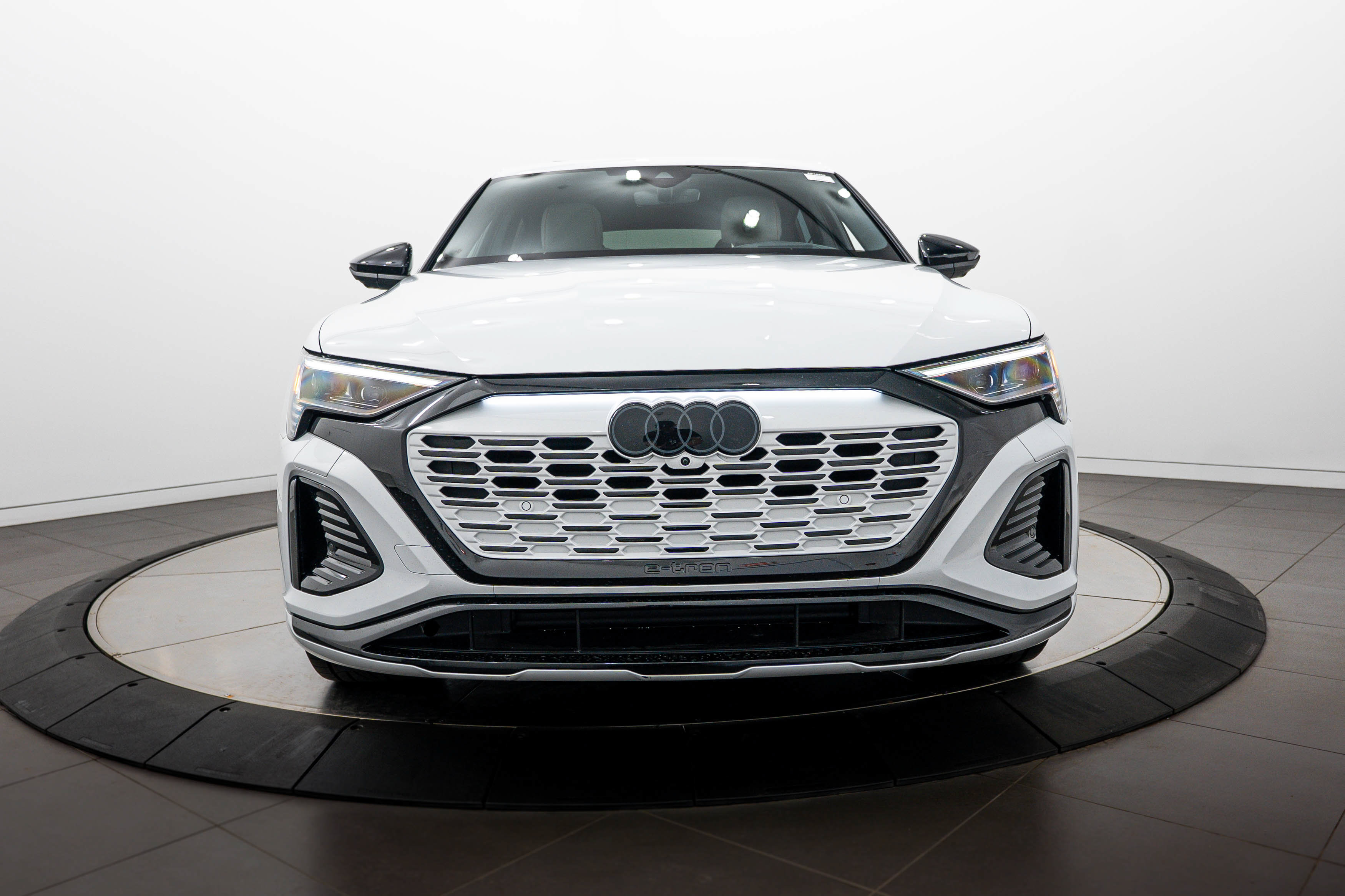 Used 2024 Audi Q8 e-tron Prestige w/ Prestige Package AWD/4WD image 25