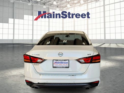 Used 2022 Nissan Altima 2.5 SR FWD image 4