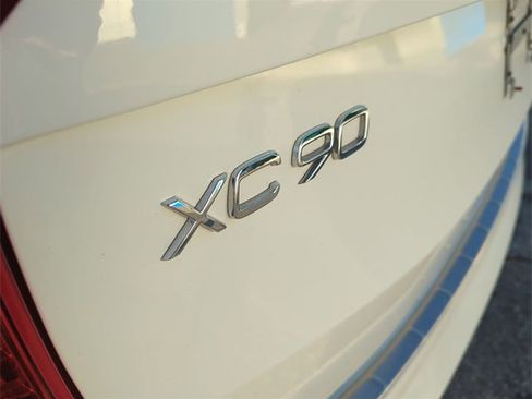 Used 2022 Volvo XC90 T5 Momentum w/ Climate Package image 33