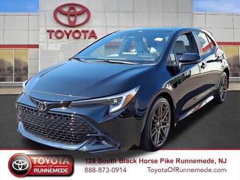 Certified 2025 Toyota Corolla SE FWD image 3