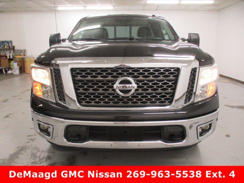Used 2017 Nissan Titan SV image 2