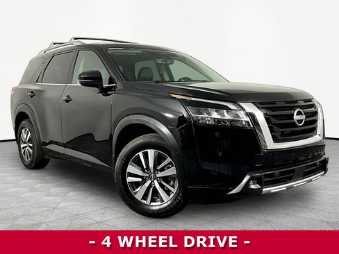 Used 2024 Nissan Pathfinder SL AWD/4WD image 3