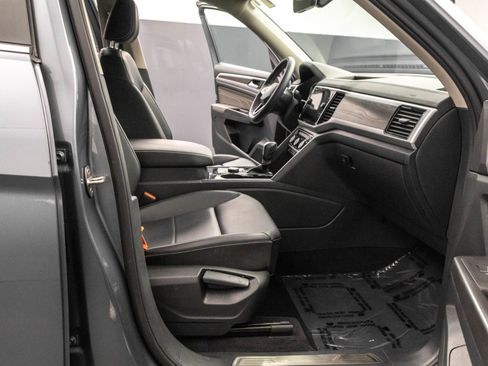 Used 2023 Volkswagen Atlas SE image 39