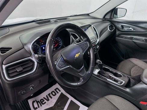 Used 2019 Chevrolet Equinox LT w/ Sun & Navigation Package image 9