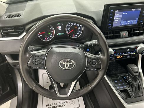 Used 2019 Toyota RAV4 XLE AWD/4WD image 4