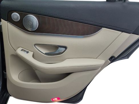 Used 2019 Mercedes-Benz GLC 300 4MATIC image 37