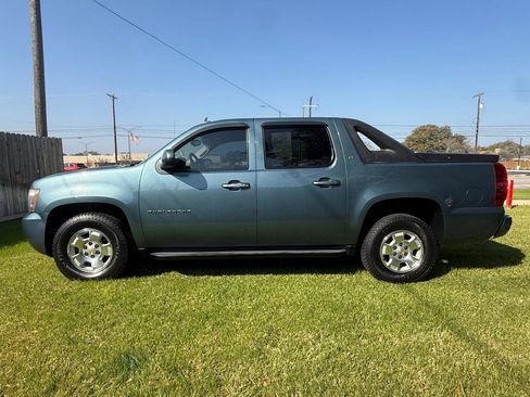 Used 2010 Chevrolet Avalanche LT image 11