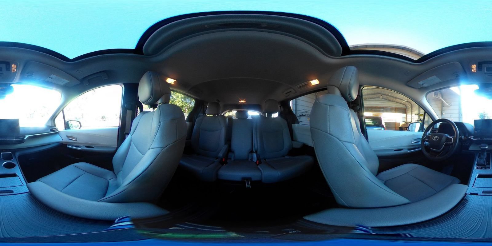 Used 2025 Toyota Sienna XLE FWD image 42