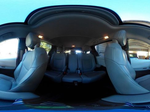Used 2025 Toyota Sienna XLE FWD image 42