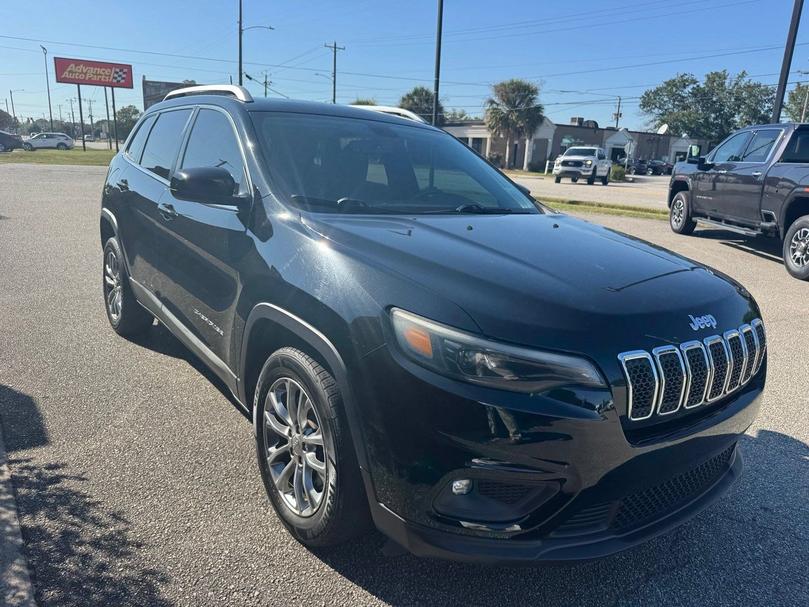 Used 2019 Jeep Cherokee Latitude Plus w/ Comfort/Convenience Group FWD image 7