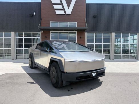 Used 2024 Tesla Cybertruck AWD Crew Cab image 2