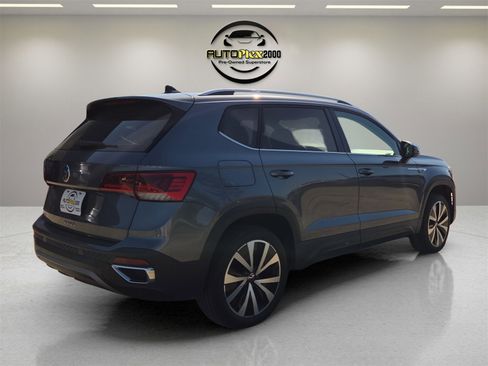 Used 2024 Volkswagen Taos SE image 7