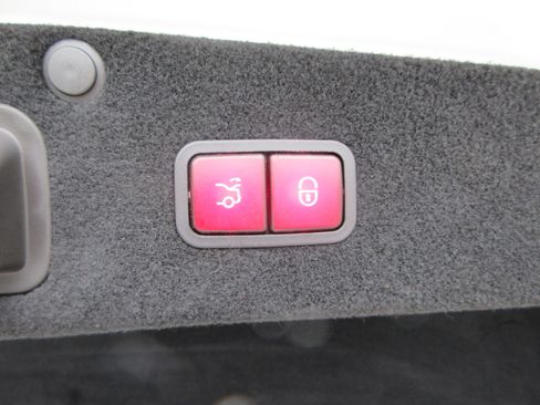 Used 2017 Mercedes-Benz S 550 Sedan image 37