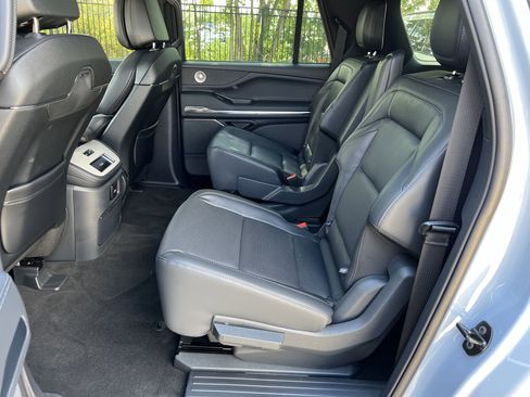 New 2025 Lincoln Navigator L Reserve w/ Jet Appearance Package image 28