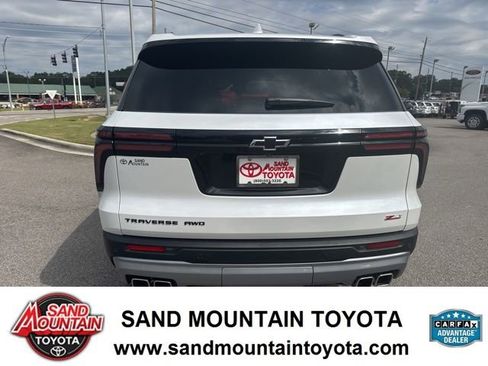 Used 2025 Chevrolet Traverse Z71 w/ Driver Confidence Package image 4