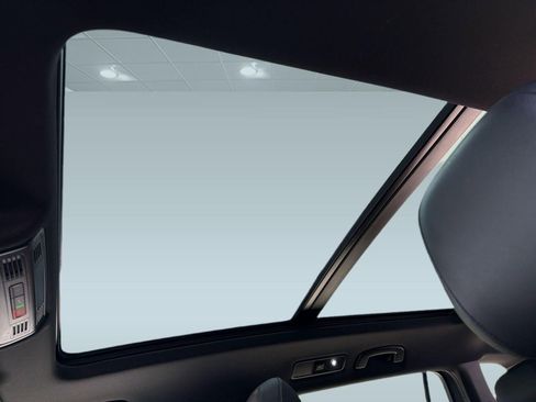 Used 2023 Volkswagen Tiguan SE R-Line image 15