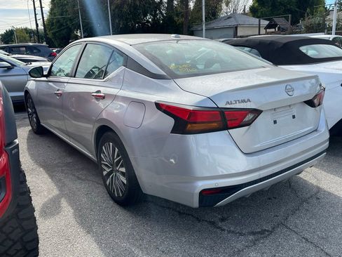 Used 2023 Nissan Altima 2.5 SV image 4