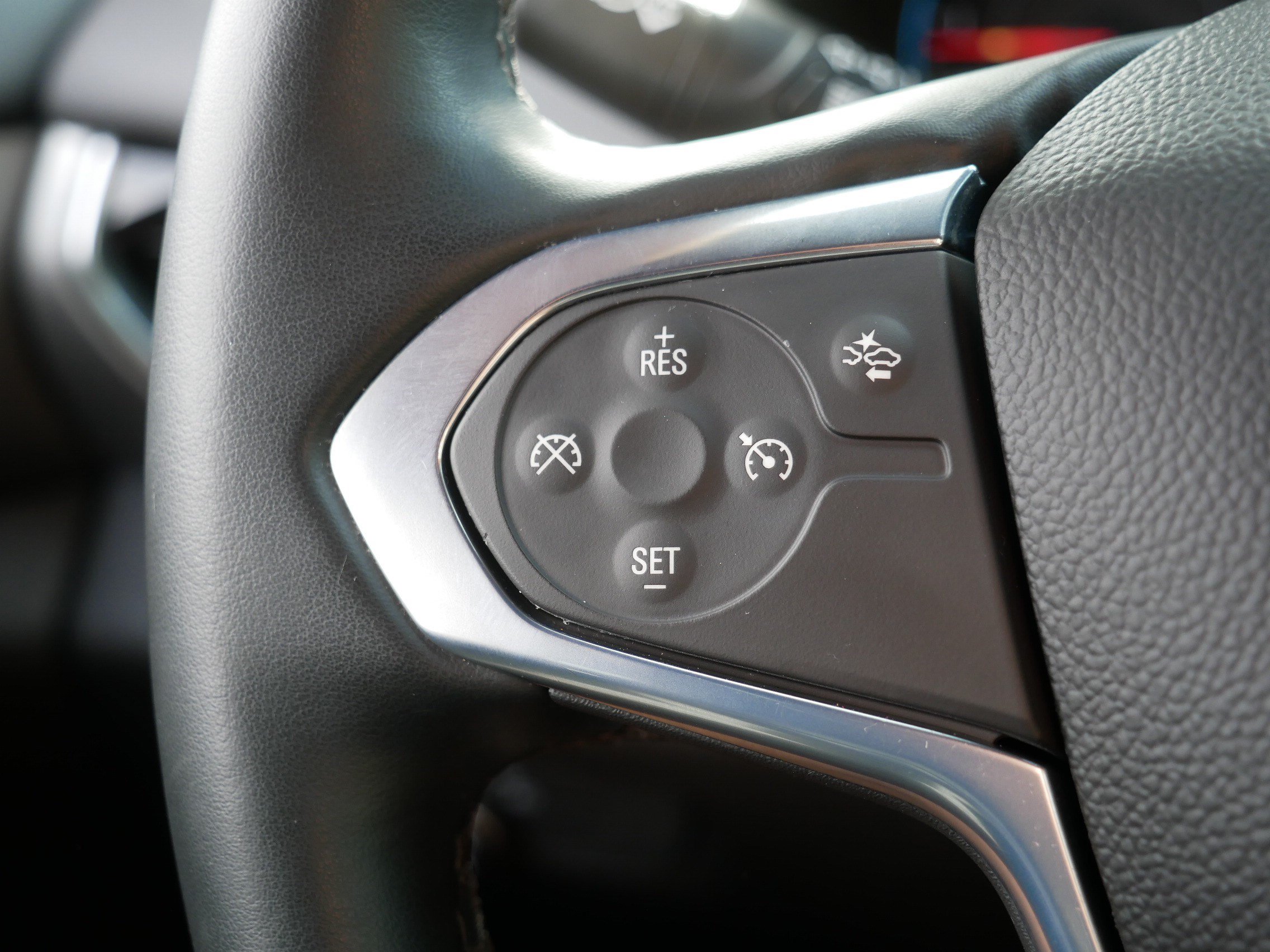 Used 2023 Chevrolet Traverse LT FWD image 28