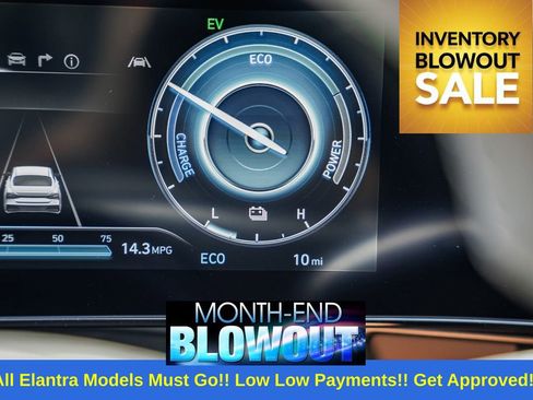 New 2025 Hyundai Elantra SEL image 40