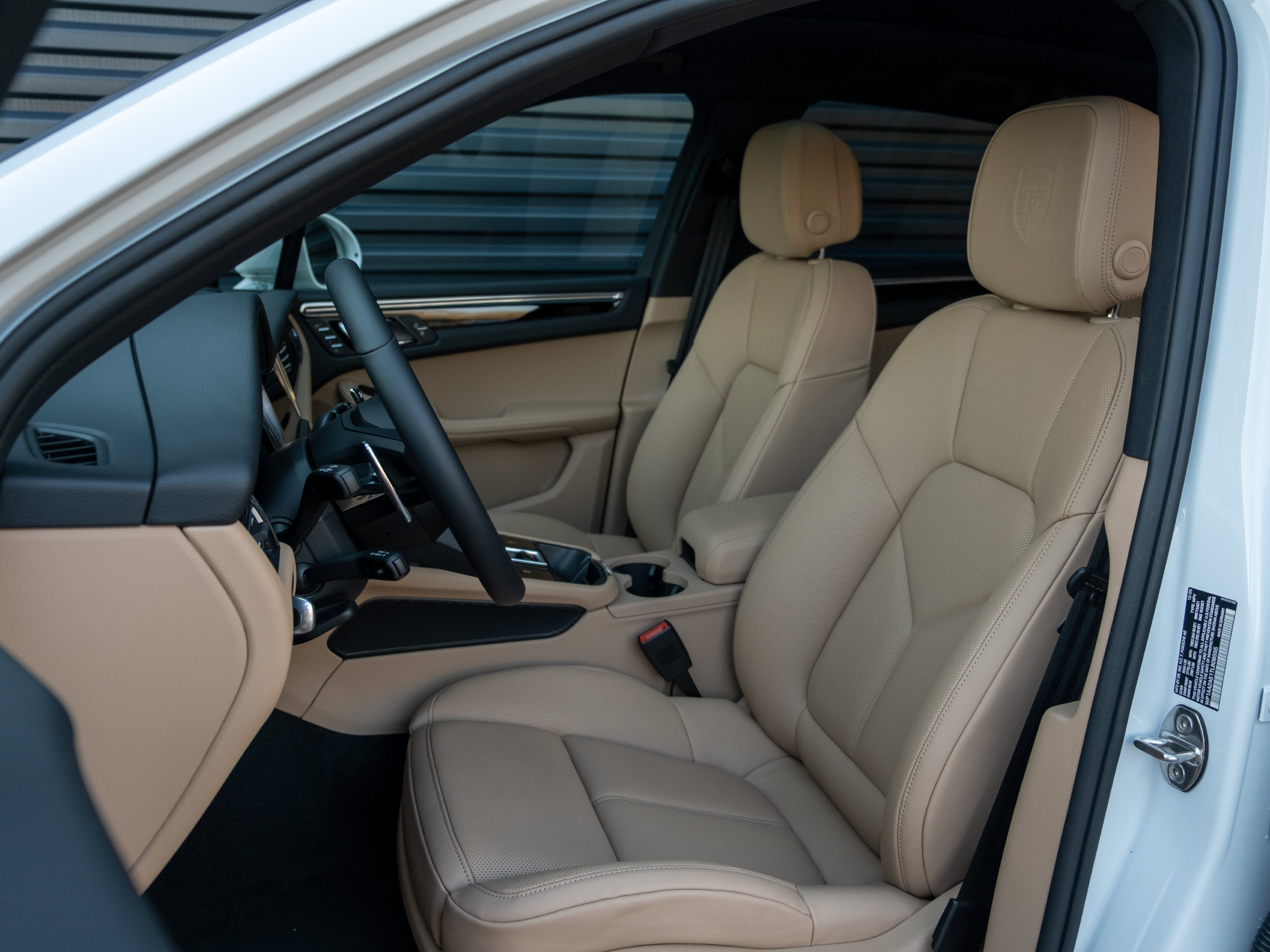 Certified 2026 Porsche Macan AWD/4WD image 5