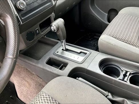 Used 2012 Nissan Frontier SV image 12