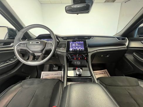 Used 2024 Jeep Grand Cherokee Altitude image 10