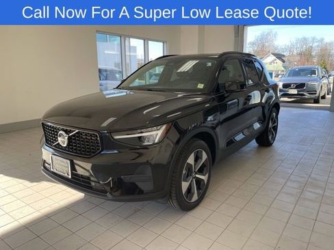 Used 2026 Volvo XC40 B5 Core w/ Climate Package AWD/4WD image 1