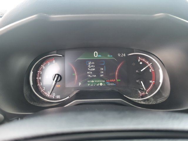 Used 2025 Toyota RAV4 XLE AWD/4WD image 13
