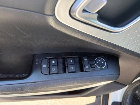 Used 2023 Kia Soul LX w/ LX Technology Package FWD image 6