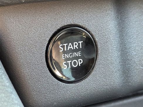 Used 2024 Nissan Rogue SV image 15
