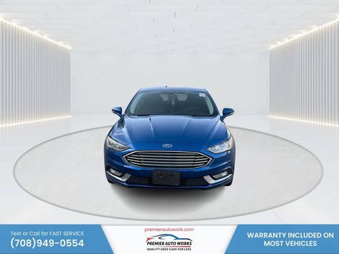 Used 2017 Ford Fusion SE w/ Equipment Group 201A FWD image 2
