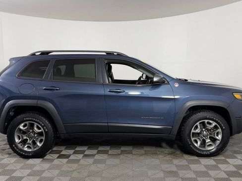 Used 2019 Jeep Cherokee Trailhawk w/ Cold Weather Group AWD/4WD image 9
