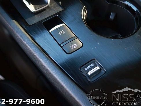 Used 2024 Nissan Rogue SV FWD image 22