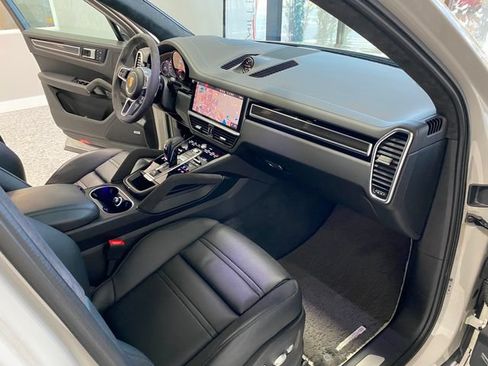 Used 2020 Porsche Cayenne S AWD/4WD image 23