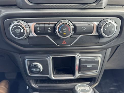 Used 2018 Jeep Wrangler Unlimited Sport image 10