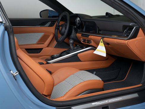 Used 2023 Porsche 911 Sport Classic image 36