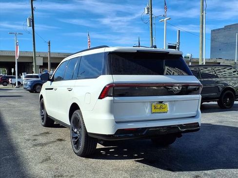 New 2025 Lincoln Navigator Reserve w/ Jet Appearance Package AWD/4WD image 6