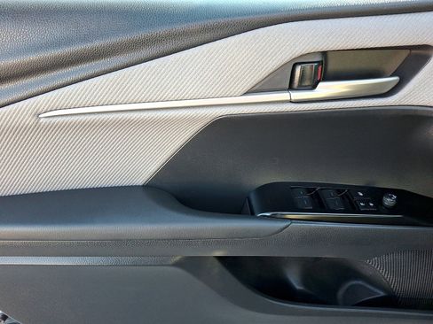 Used 2025 Toyota Camry SE image 12